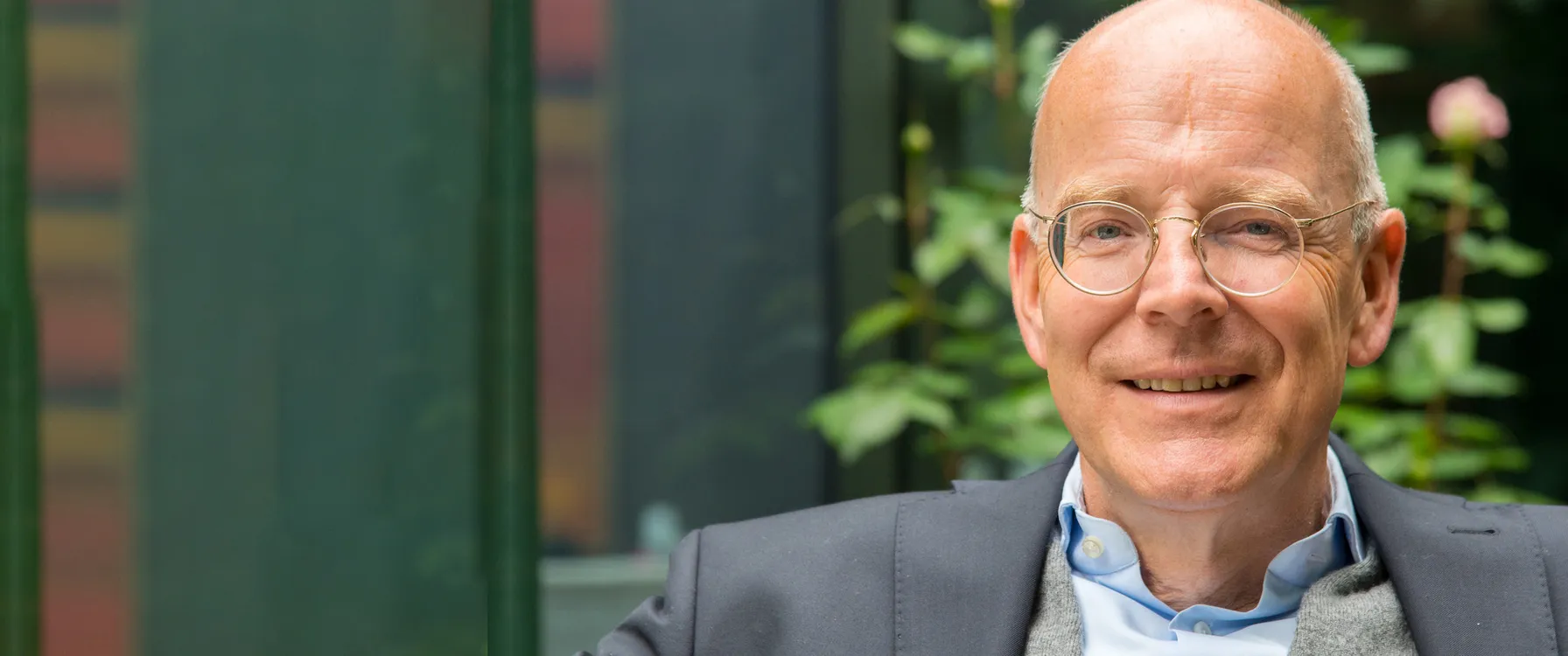 knowledge-hub header