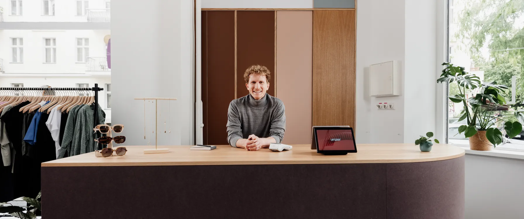 knowledge-hub header