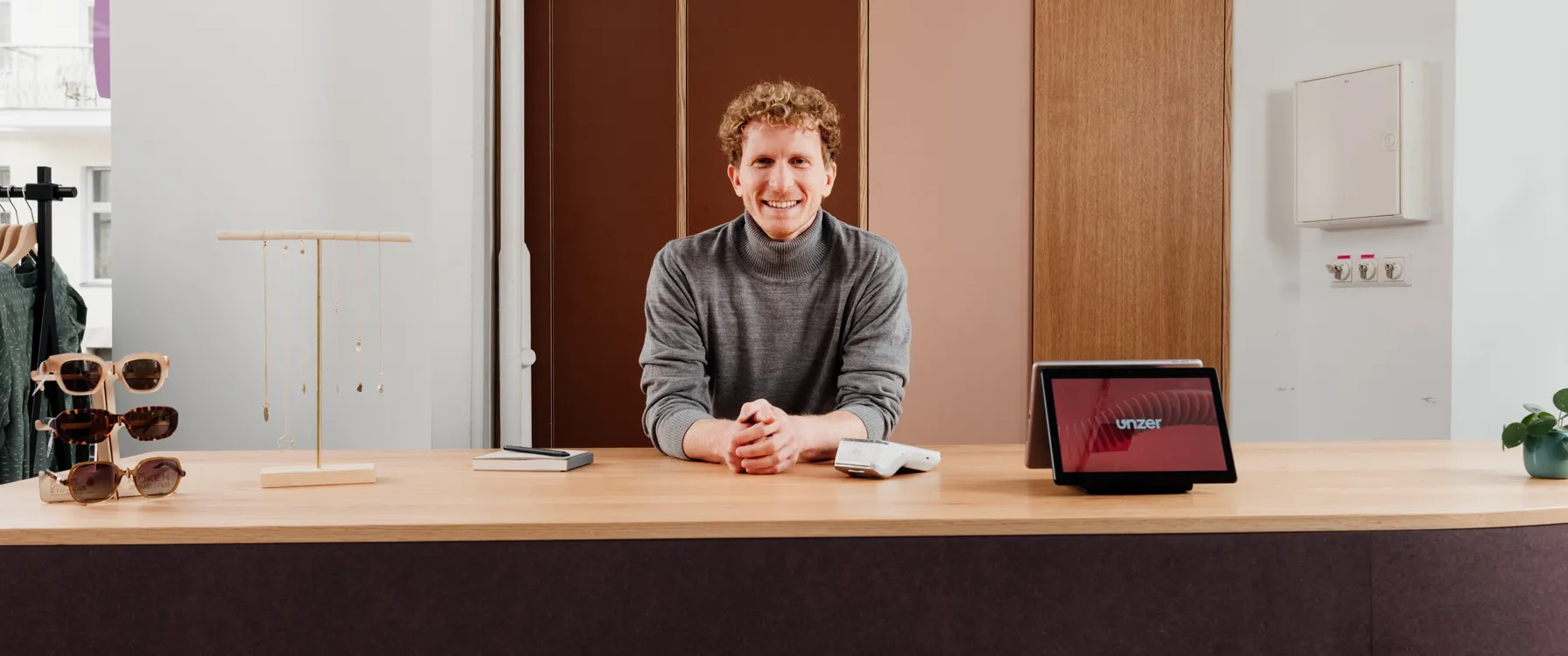 knowledge-hub header