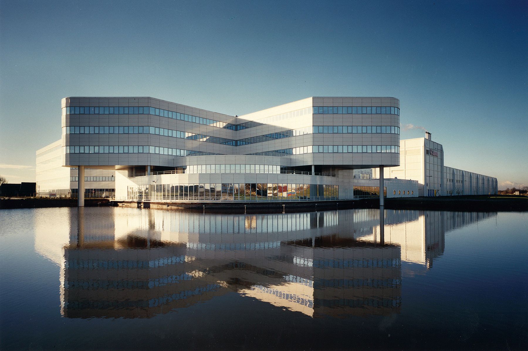 Kantoorgebouw en distributiehal Canon Europa, Amstelveen