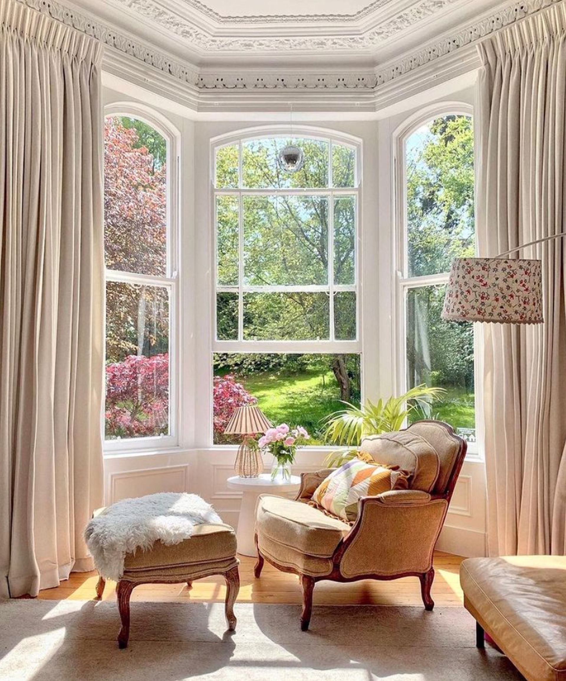 The Best Window Treatment Ideas for Arched Windows (With Pictures ...