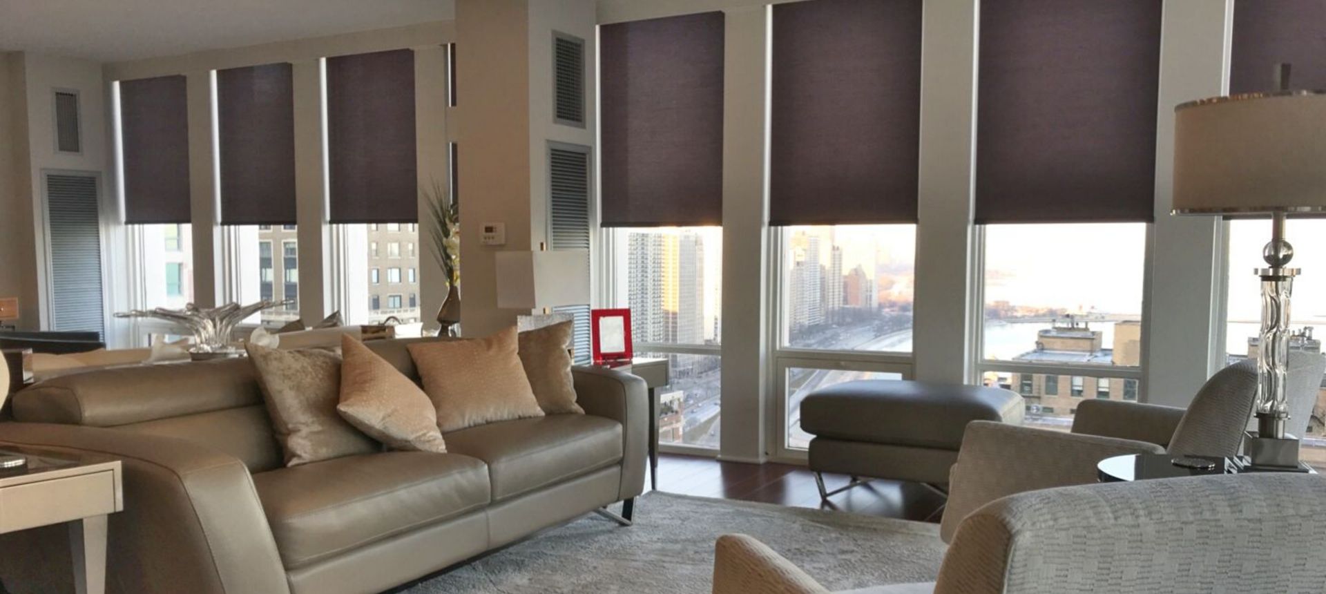 roller-shades-chicago-living-room-tusk-umber-918-beige-couch