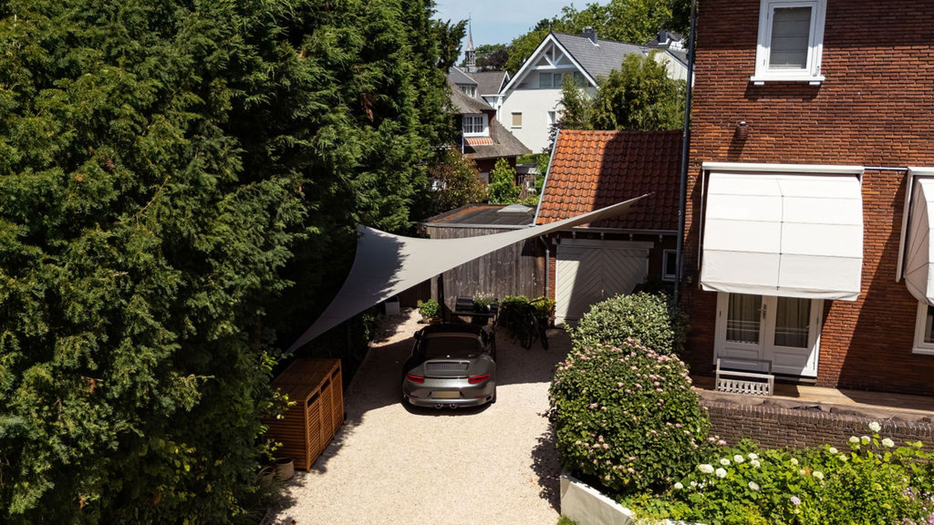 Luxe overkapping als carport in Bloemendaal