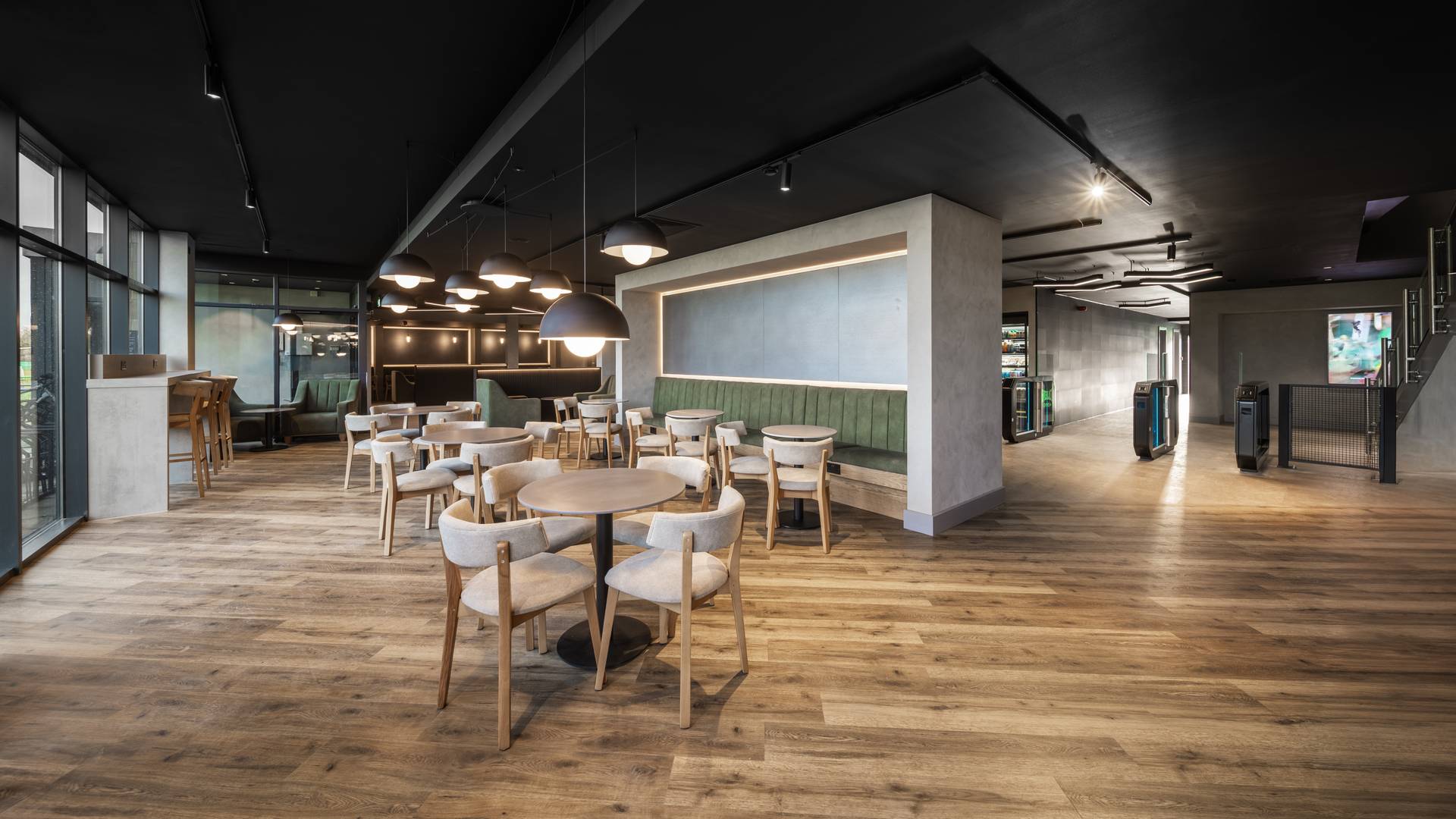 Everlast Gyms+ Chiswick Myprotein Kitchen seating area