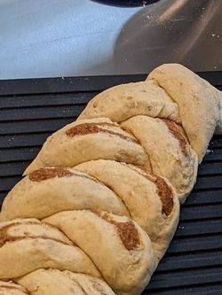 Kanelfläta på trasiga knäckebröd och potatisbullar