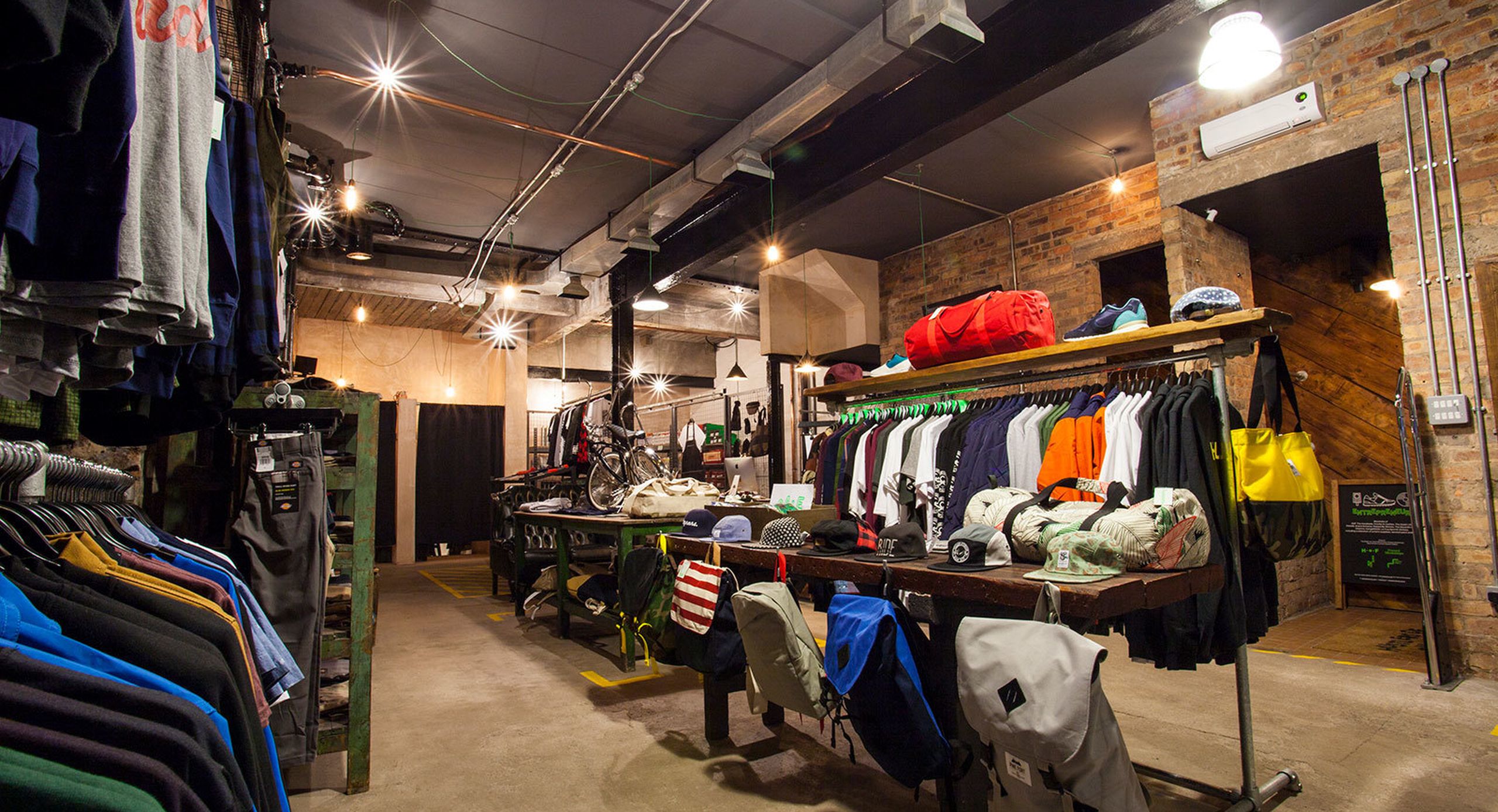 Retail Store Interior Design: Open Air Vintage Clothing Store