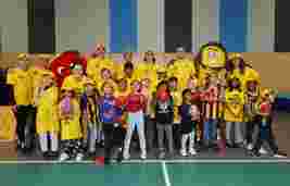 Team photo of Kids at AFL MAX OSHClub