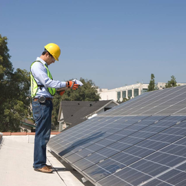 Technik na střeše - solární panel