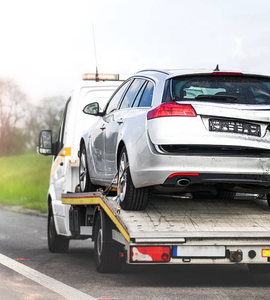 Nejčastější pojištění k povinnému ručení - Nabourané auto na odtahováku