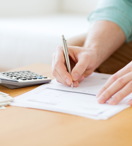 ruka - muz - pero - papier - kalkulacka