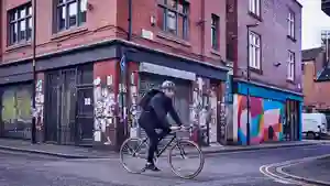A man riding the Raleigh Propaganda single speed bike through a city