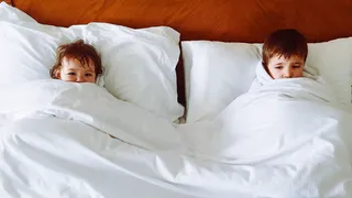 ¿Cómo conseguir que mi hijo no se haga pis en la cama? 