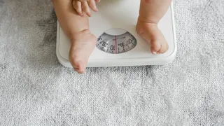 ¿Cómo saber si mi hijo tiene un peso y talla adecuados?