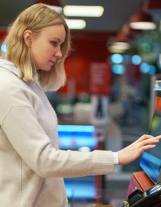 Contactless Payment vs. Cash: Digitalising the Point of Sale