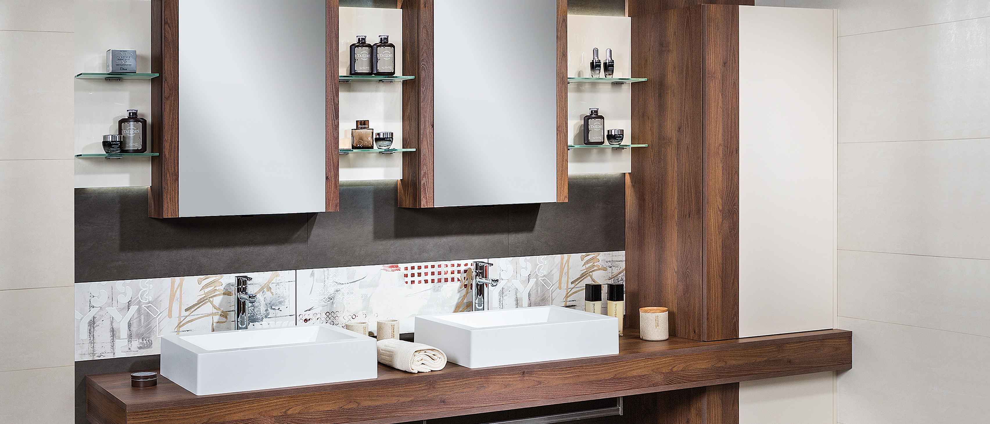 Möbel für Ihr Doppelbad | Badezimmer mit zwei Waschbecken