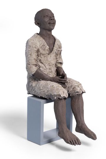 grande sculpture en terre, Là-haut regarde loin avec plein d'espoir