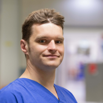 Dr.  Stefan Mair