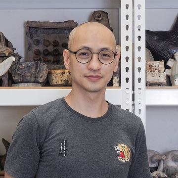 artist A-Lei smiling in his studio