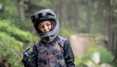 Helmet_ScrubAMP_youth