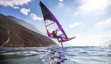 ION_Water_Athlete_Pierre_Mortefon_Windfoiling.jpg