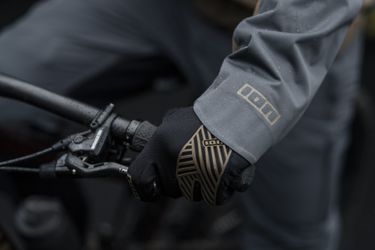ION Bike_Stylefinder Shelter-MTB Outerwear_Articulated Cuffs