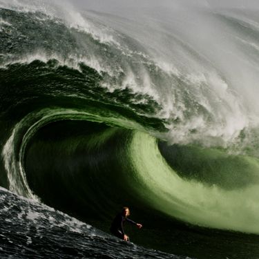 ion-water-zac-haynes-surf-wave