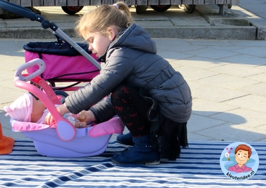 Buiten spelen met de baby's, thema baby voor kleuters 2, kleuteridee.nl, Kindergarten baby theme