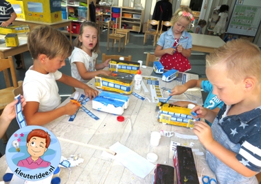 Knipbladen voor het maken van treinen met kleuters, kleuteridee.nl, train printables for kindergarten, free printable