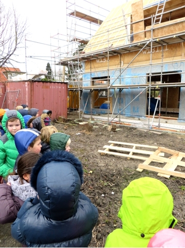 Excursie met kleuters naar de bouwplaats, kleuteridee, thema wij bouwen een huis 2