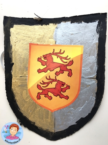 schild voor ridder knutselen, thema ridders, kleuteridee, shield craft knights theme kindergarten 4