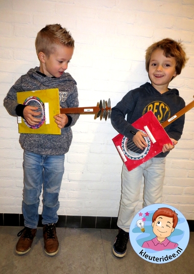 Gitaar knutselen met kleuters 2 , thema muziek, Kindergarten guitar craft, music theme, kleuteridee.nl
