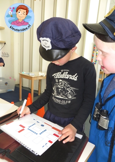 Rollenspel met kleuters, thema politie, hoek voor speurhonden 4, kleuteridee.nl, Kindergarten , Police theme
