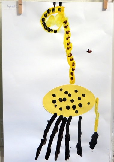 Giraf vingerverven met jongste kleuters, thema dierentuin, kleuteridee.nl , Preschool giraffe fingerpaint.