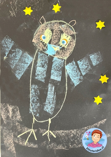 Uil tekenen met bordkrijt, thema vogels voor kleuters, bird theme kindergarten 