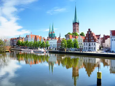 Zahlreiche Urlaubsorte sowie die Hansestadt liegen an der Lübecker Bucht.