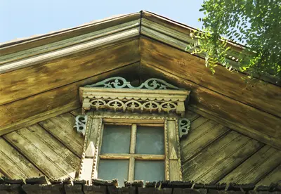 Giebelgesimse und andere Formen finden sich vor allem an historischen Bauwerken zur Bereicherung der Fassade