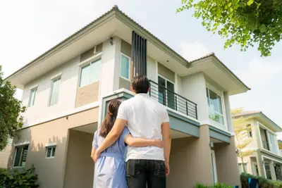 Der Zinssatz beeinflusst die Gesamtkosten des Darlehens beim Immobilienkauf.