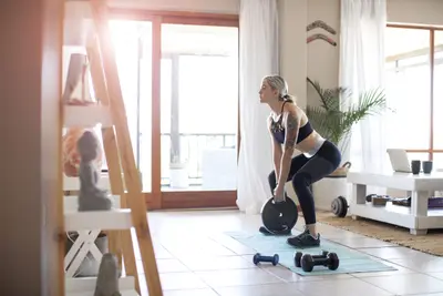 Mit einem Home Gym können Sie auch in den eigenen vier Wänden effektiv trainieren. 