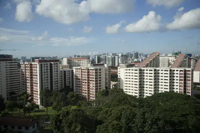 Die staatlich subventionierten Wohnungen in Singapur werden alle 30 Jahre saniert und sie verfügen über Einrichtungen des täglichen Bedarfs.