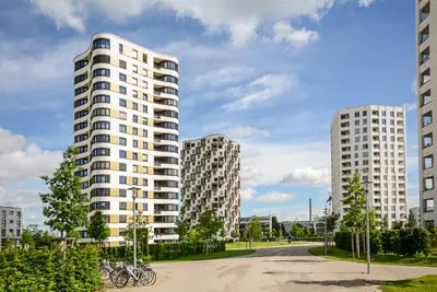Neubauten in Berlin und Hamburg sind sehr teure Investitionen oder Mietobjekte. Im innerdeutschen Vergleich liegen sie gemeinsam mit München an der Spitze.