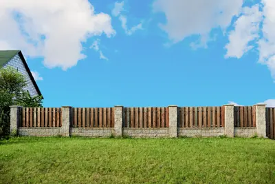 Gebäude dürfen oft nicht Wand an Wand gebaut werden – ein gewisser Abstand ist unbedingt einzuhalten. 