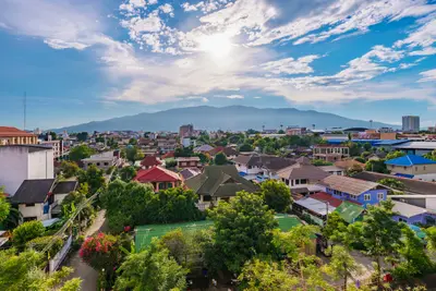 Geringe Lebenshaltungskosten und eine gute Infrastruktur für digitale Nomaden bietet die Stadt Chiang Mai im Norden Thailands.