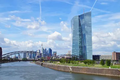 Die Europäische Zentralbank (EZB) in Frankfurt am Main hat ein Inflationsziel von mittelfristig 2 Prozent festgelegt