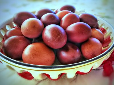 A bowl of red eggs