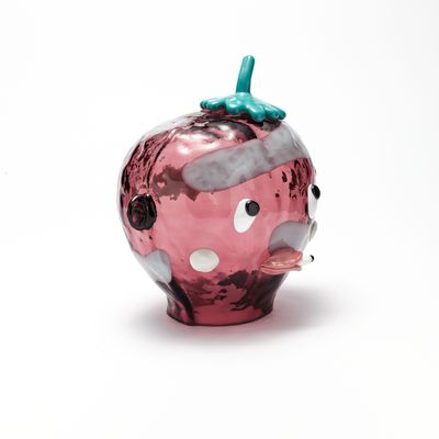 Glass head with hat and cigarette, Lill-Lorda (Pink) by Joakim Ojanen