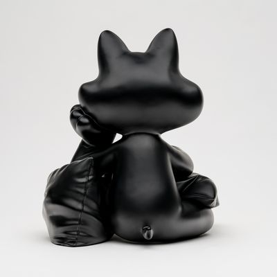 TIDE cat sculpture rendered in black rear side