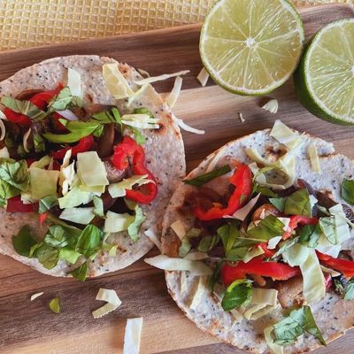 https://a.storyblok.com/f/88421/1200x900/aade1c104a/vegetar-tacos-med-svampe-og-lime.JPG