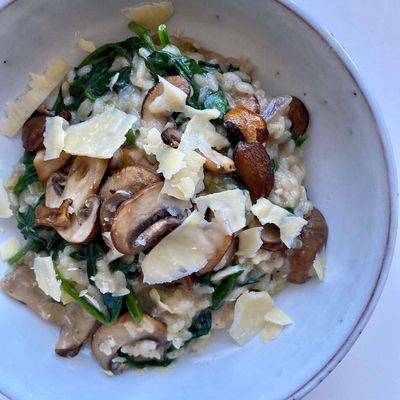 vegetarisk risotto med svampe og spinat