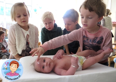 Baby in bad in de klas 3, kleuteridee.nl, thema baby voor kleuters