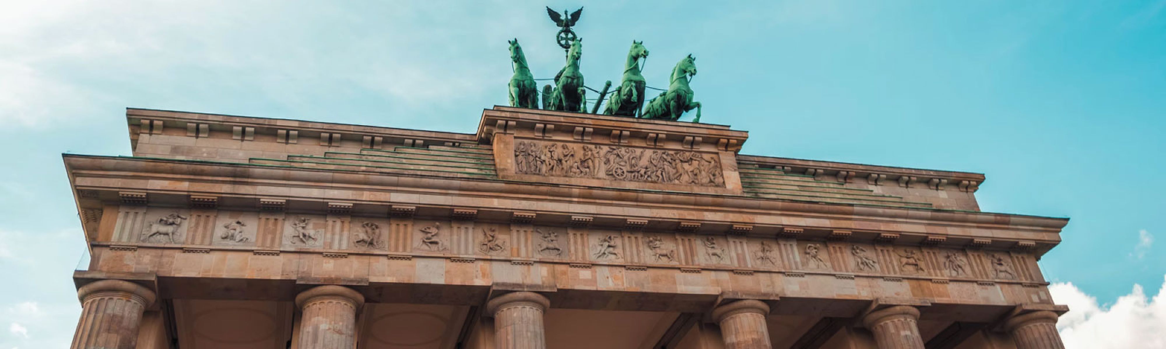 green horse statues on top of brandenburg gate in berlin